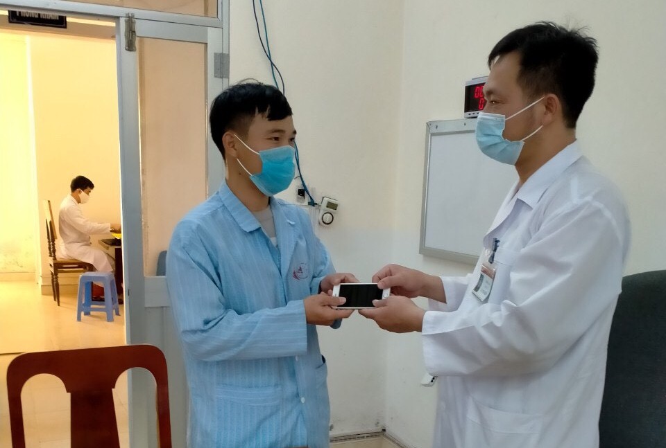 Hành động đẹp của cán bộ, bác sĩ Bệnh viện Quân y 4